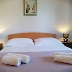 Apartments And Room Caric