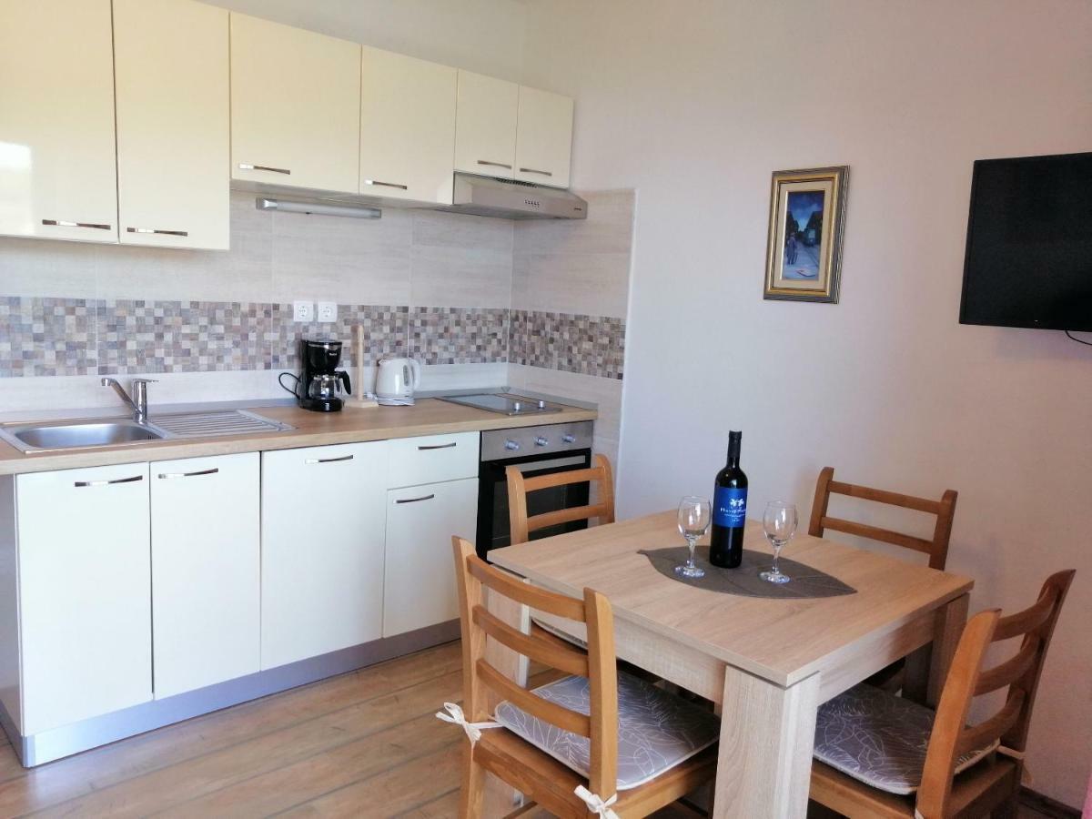 And Caric Apartman *