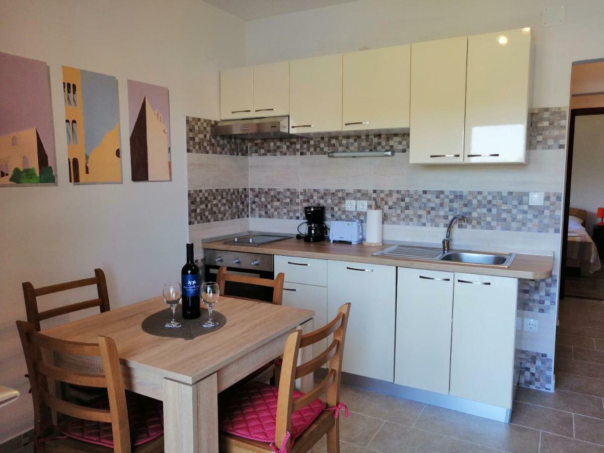 Apartman And Caric