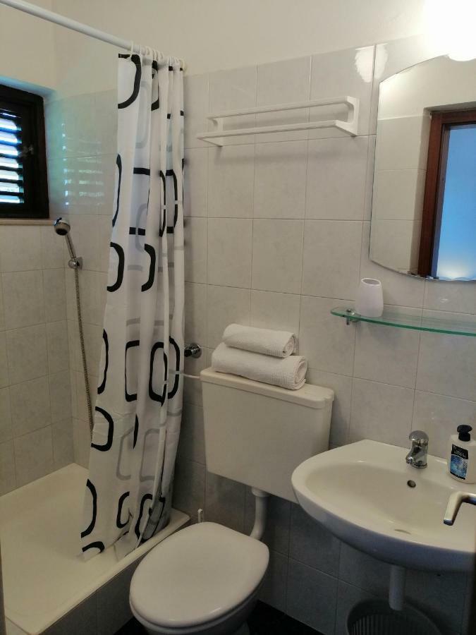 Apartman And Caric Jelsa (Hvar)